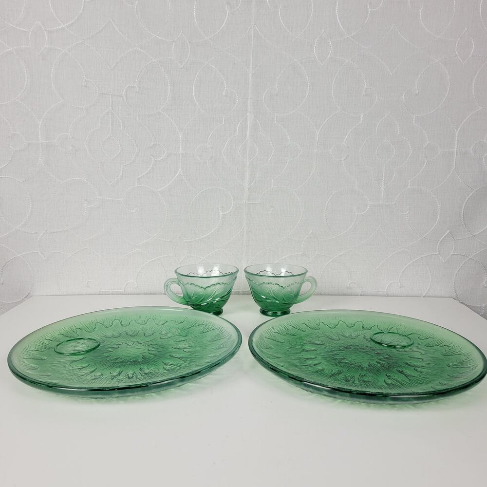 Vintage Indiana Glass Sunburst Snack Plates Tea Cups Green 9" 4-piece Set
